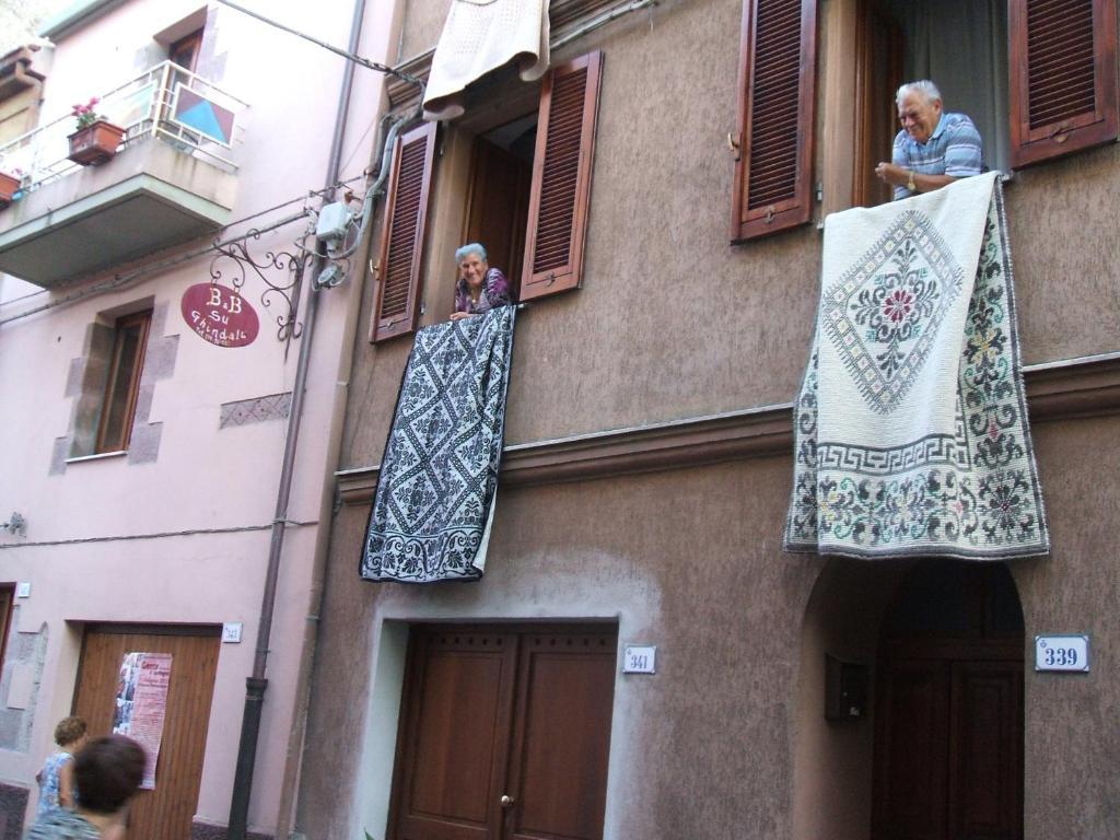 Su Cantaru Guesthouse Villanova Monteleone Kamer foto